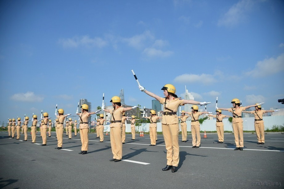  Des femmes de la Police de la route de Hô Chi Minh-Ville. Photo: VNA