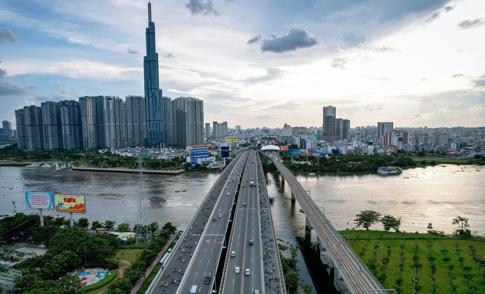  La route Vo Nguyen Giap s'étend sur près de 8 kilomètres, reliant le pont de Saigon à l'intersection de Thu Duc. Photo : thanhnien.vn 
