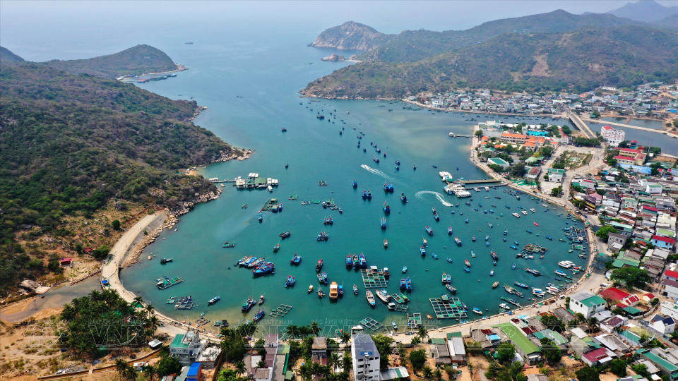  La baie de Vinh Hy, province de Ninh Thuân (Centre), est l’une des plus belles du pays. Photo : VI