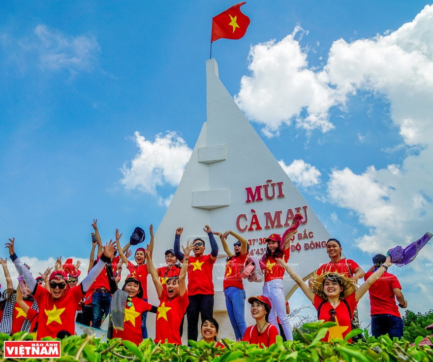  Le symbole du bateau Dat Mui dans la zone touristique nationale de Mui Ca Mau. Photo: VI