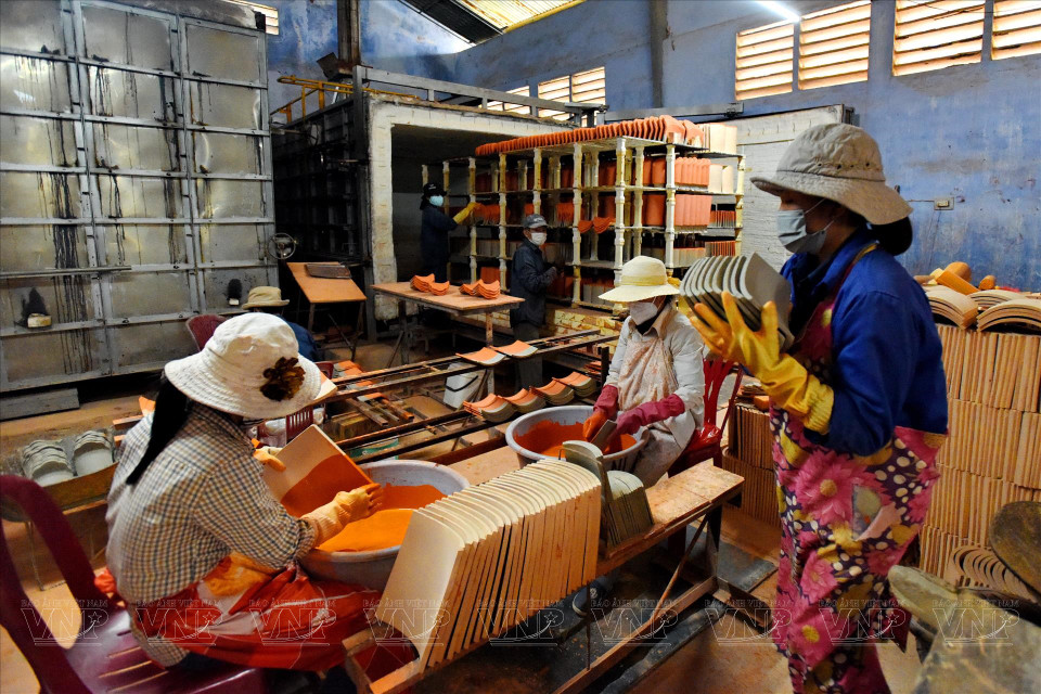 Dans l'usine de fabrication de Dang Uyen. Photo : VI 