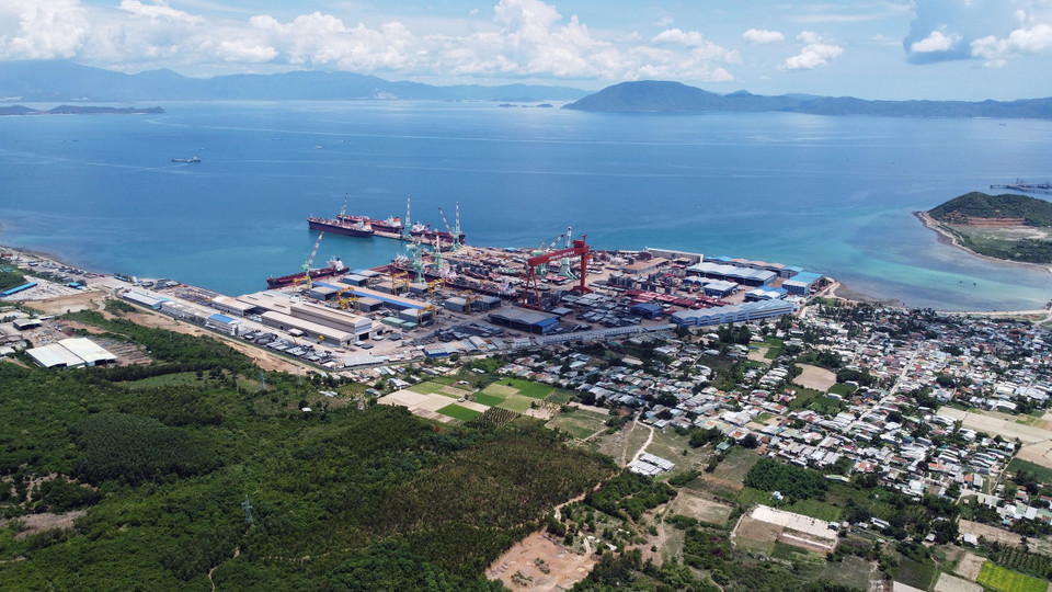  La zone économique de Van Phong s'étend sur environ 2.300 hectares, comprenant des ports maritimes, des aéroports et des centres de services logistiques. Photo : VNA