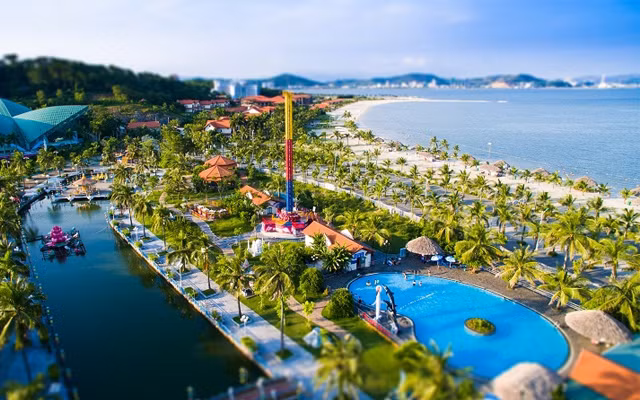  L’île de Tuan Chau est une destination incontournable pour les visiteurs une fois arrivée dans la ville d'Ha Long. Photo: VI
