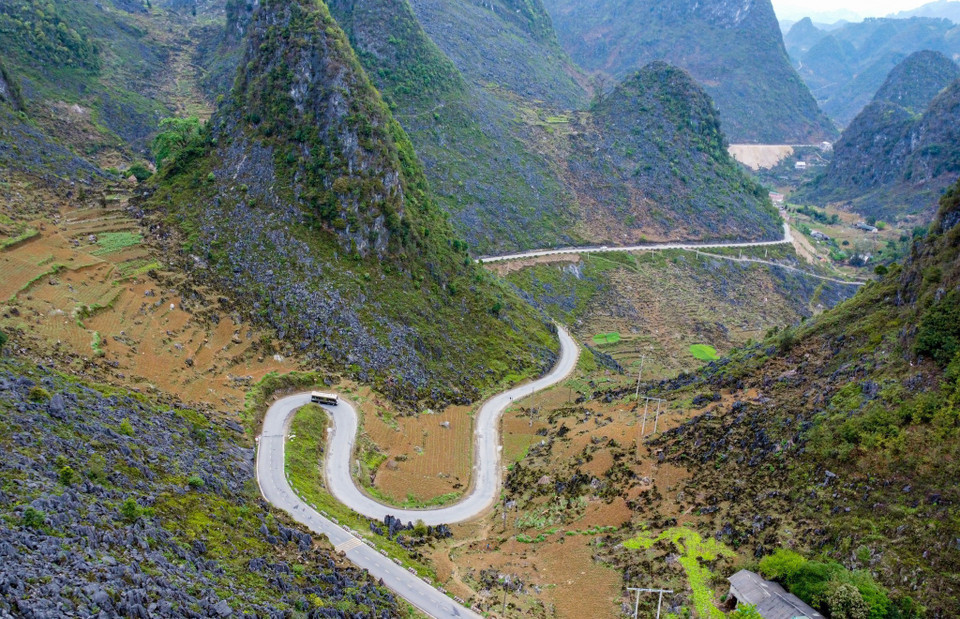  Cette route relie la ville de Hà Giang à quatre districts de la province, à savoir Quan Ba, Yên Minh, Dông Van et Meo Vac. Photo : VNA