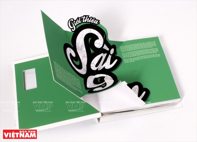 Le vert est la couleur dominante du livre. 