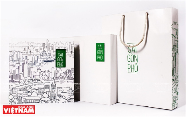La couverture de "Sai Gon Phô" regroupe des destinations célèbres de la ville. 