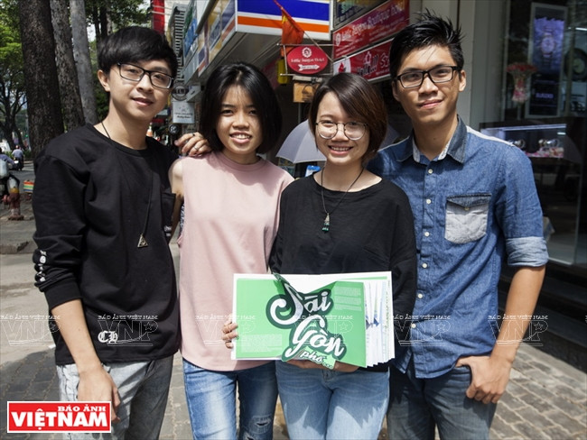 Les jeunes auteurs de "Sai Gon Phô". 
