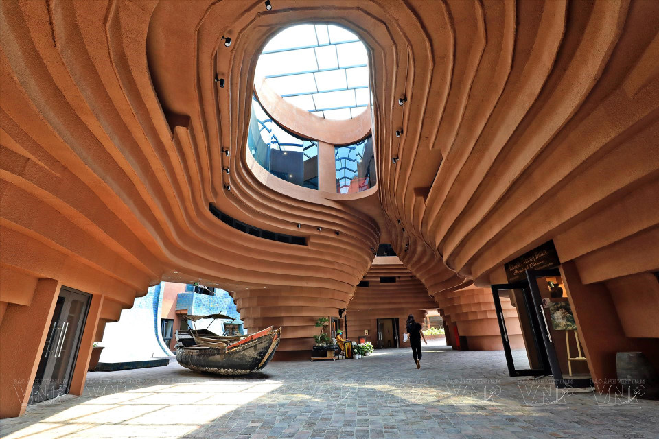 Le Musée s'inspire de l'image d'une plaque tournante - un outil indispensable pour les potiers. Photo: VNA