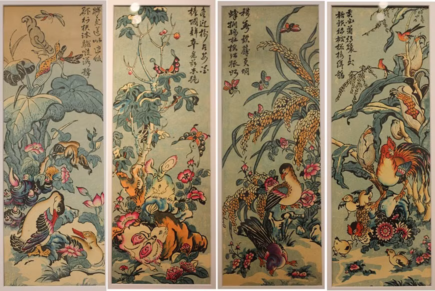 Un bon signe : un centre de préservation des images de Dông Ho a été créé, situé au sein de l’atelier de la famille de l’artisan Nguyen Dang Che. Il exposedes milliers d’images de Dong Ho, et le touriste peut essayer de fabriquer des estampes avec l’aides d’artisans. Un circuit touristique au départ du district de Thuân Thanh, comprenant la pagode Dau – pagode But Thap – village d’estampes de Dong Ho a aussi été tracé, attirant de nombreux touristes. La société a conçu des boîtes contenant les estampes, distribué des dépliants présentant la fabrication, les matières de fabrication et la signification de chaque tableau est traduite en vietnamien et en anglais en vue d’aider les touristes à mieux découvrir les images folkloriques vietnamiennes. Photo: Vietnamplus