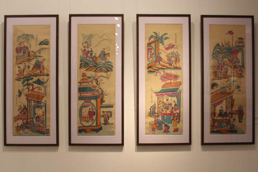 Intitulée « Couleurs printanières sur des peintures folkloriques des quatre saisons Tứ bình», l’exposition présente des estampes folkloriques de Hàng Trông et de Dông Hô jusqu’au 28 février au Musée des Beaux-Arts à Hanoï. L'exposition est ouverte au public en l’honneur du Nouvel An lunaire et du 92e anniversaire de la fondation du Parti communiste du Vietnam (3 février 1930 - 3 février 2022). Elle présente 20 ensembles de peintures folkloriques « tứ bình » sur de nombreux thèmes dont tứ quý (quatre saisons de l'année), tố nữ (jeunes filles), tứ dân (quatre métiers : pêcheurs, bûcheron, agriculteur et garde du buffle), entre autres.Photo: Vietnamplus