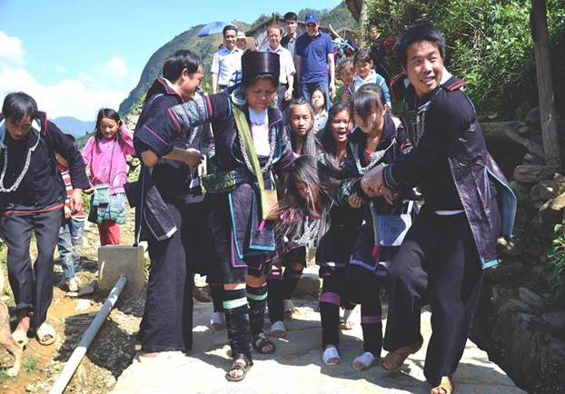 Vous pourrez être témoin de la coutume de captivité de femme des H'mong au village de Cat Cat.