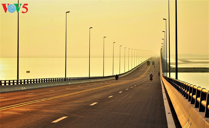 Le pont maritime Tân Vu-Lach Huyên permet de réduire d’un tiers la durée du trajet entre Hanoï et Cat Bà.