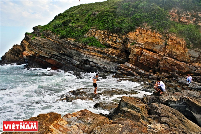 Les récifs de Mong Rông, une destination incontournable pour tous les touristes visitant le district insulaire de Cô Tô.