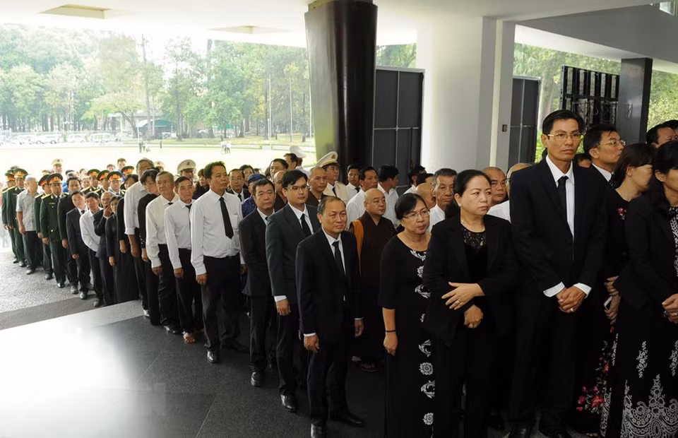 Des délégations rendent hommage à l'ex-PM Phan Van Khai.