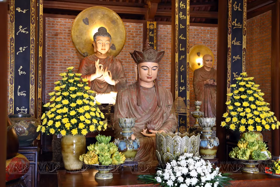 Les visiteurs peuvent s'immerger dans un lieu de culte solennel et tranquille. Photo: VNP 