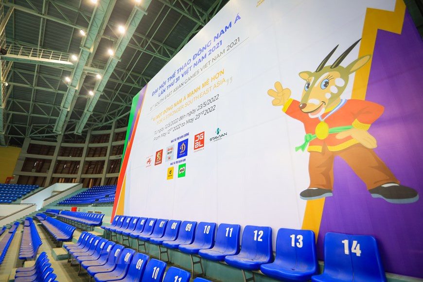Des activités de communication ont également été promues, avec des images du « saola » - la mascotte de SEA Games 31, des bannières et des affiches visibles partout dans la ville de Bac Giang. Le Service provincial de la Santé et les agences concernées ont sélectionné 20 membres expérimentés du personnel de santé local pour travailler aux SEA Games 31 et préparé suffisamment de fournitures médicales pour l’événement. Parallèlement, le recrutement des volontaires est mené depuis le mois de mars. L’hôtel Muong Thanh Bac Giang, où les sportifs séjourneront durant les épreuves à Bac Giang, s’est également préparé pour servir les délégations, selon les représentants du Service provincial de la Culture, des Sports et du Tourisme. Photo: VNPlus