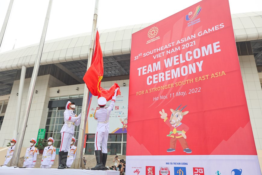 La cérémonie de lever des drapeaux dans le cadre des 31es Jeux d'Asie du Sud-Est (SEA Games 31) a eu lieu solennellement le 11 mai au stade national de My Dinh, à Hanoï. L'événement a salué la participation des délégations sportives, encourageant l'esprit des sportifs, et en montrant la culture vietnamienne. Il s'agissait de la deuxième fois que le Vietnam avait l'honneur d'être le pays hôte des SEA Games. C'est à la fois un droit, ainsi qu'une obligation et une responsabilité du pays hôte envers l'Asie du Sud-Est, a souligné le vice-ministre de la Culture, des Sports et du Tourisme, Hoang Dao Cuong, lors de la cérémonie. Photo : VNPlus