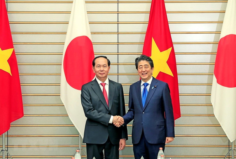  Le président vietnamien Tran Dai Quang et le Premier ministre japonais Shinzo Abe au terme de l'entretien. 