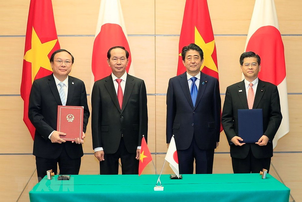  Tran Dai Quang et Shinzo Abe assistent à la cérémonie d’échange de notes diplomatiques entre les gouvernements vietnamien et japonais. 