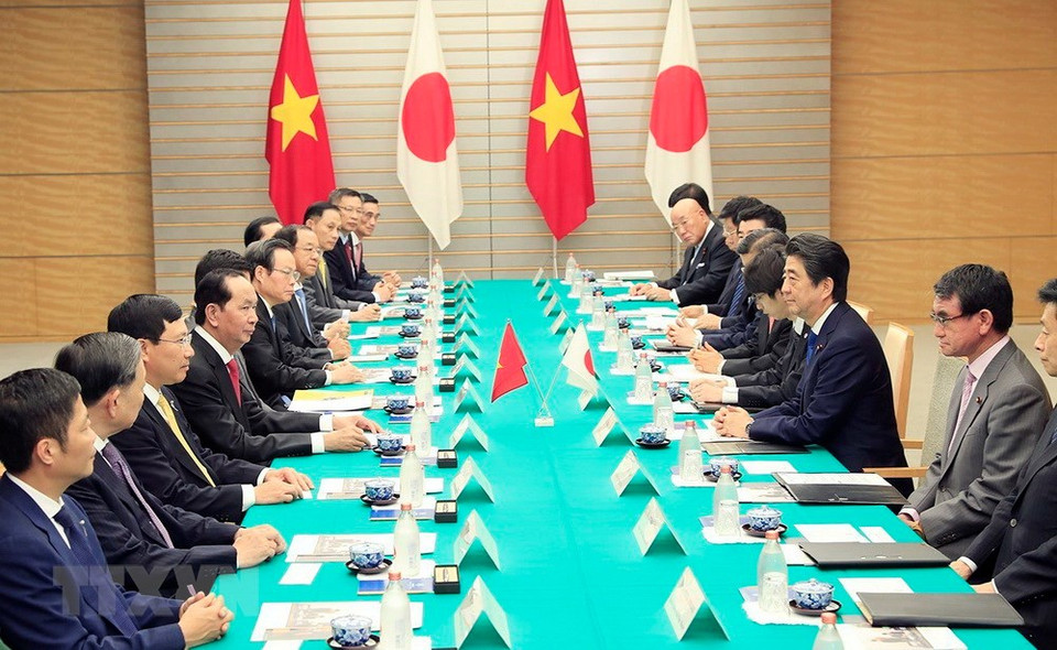  Entretien entre le président vietnamien Tran Dai Quang et le Premier ministre japonais Shinzo Abe.