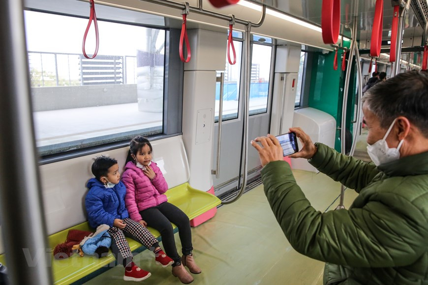 En vertu de ce contrat, 12 stations et un dépôt de maintenance des trains, à Nhôn, sont construits. Une fois opérationnelle, la ligne devrait transporter 8.600 passagers par heure et par direction. Sa capacité sera augmentée progressivement dans les 10 ans après sa mise en service. Alstom va fournir et intégrer le système de métro qui comprend 10 rames Metropolis, Urbalis 400. La solution CBTC d'Alstom contrôle le mouvement des trains en leur permettant de circuler à des fréquences et des vitesses plus élevées en parfaite sécurité, ainsi que l'alimentation électrique et l'équipement du dépôt en collaboration avec Colas Rail. Photo : VietnamPlus