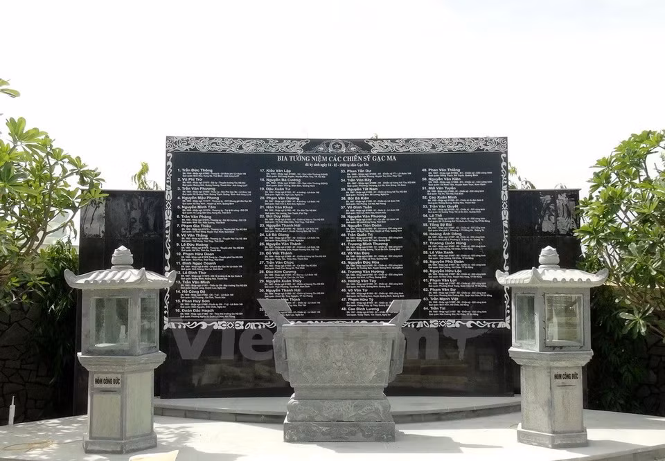 Stèle de commémoration des martyrs de Gac Ma. Photo: VNA