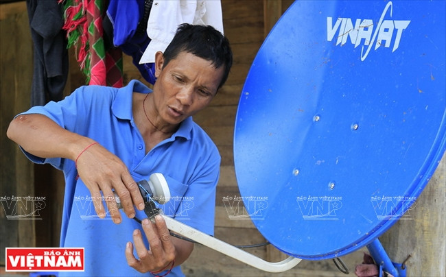 Désormais, 100% des zones où vivent les Mang, La Hu, Công sont couverts par la téléphonie mobile et la télévision par câble. Photo: VNA