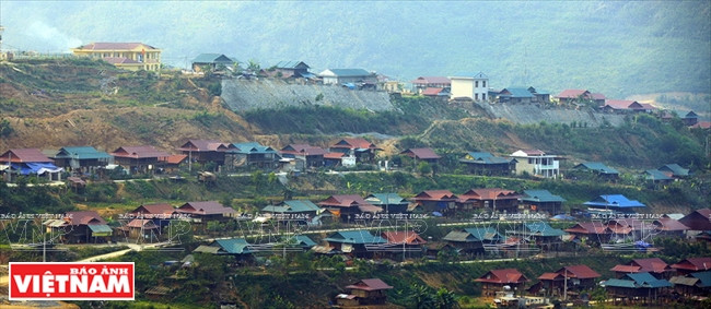 Panorama du hameau de Nâm Pung, commune de Nâm Khao de l’ethnie Công, fondé en 2014 dans le cadre du Programme de réinstallation de la Centrale hydroélectrique de Laï Châu. Photo: VNA
