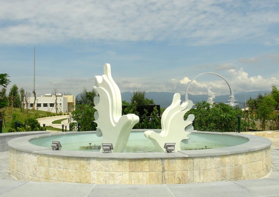 Un Mô gio (cénotaphe) au sein du complexe mémorial des martyrs de Gac Ma. Photo: VNA