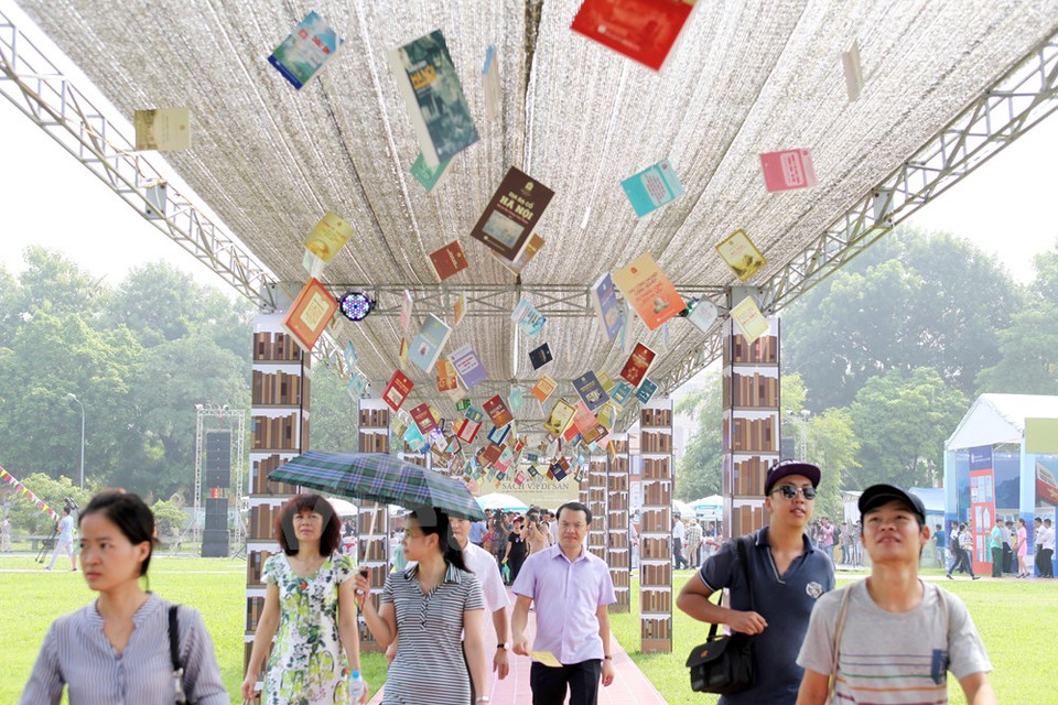 La route du livre dans l’enceinte de l’ancienne citadelle impériale de Thang Long.