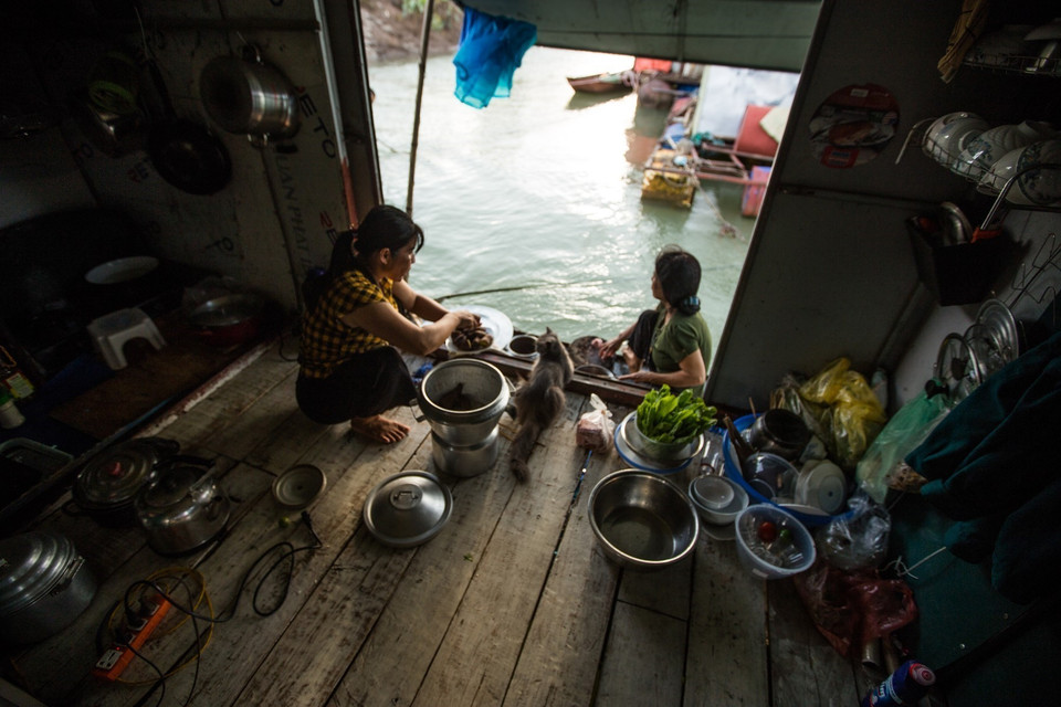 Cuisine d'un foyer du village de pêcheurs. Photo: VNA