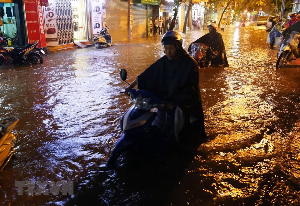...la rue Nguyen Huy Tuong, arrondissement de Thanh Xuan...