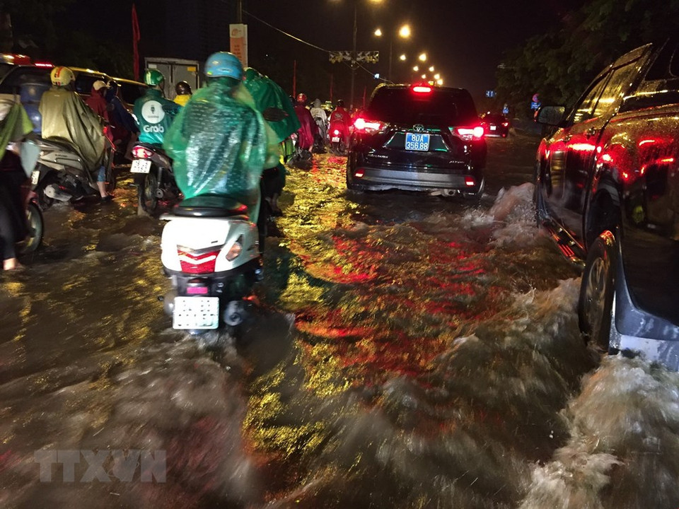 ...la rue Giai Phong...