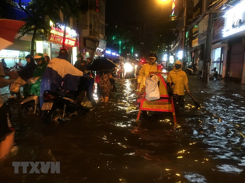 ...la rue Lac Trung, arrondissement de Hai Ba Trung...