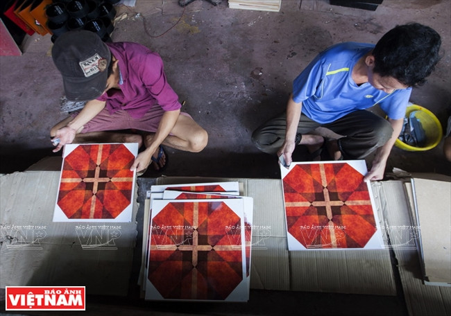 La fabrication d'un produit dure de 3 à 6 mois, avec plusieurs étapes.