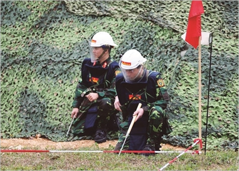 Leur principale mission se concentre au traitement des conséquences de la guerre dont notamment les opérations des déminages.