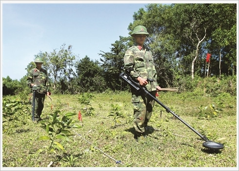 Détection des munitions non explosées dans la province de Quang Tri (Centre).