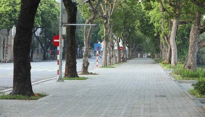 Les habitants ne font plus de sport au tour du lac de Hoan Kiêm (Epée restituée). Photo : VNA