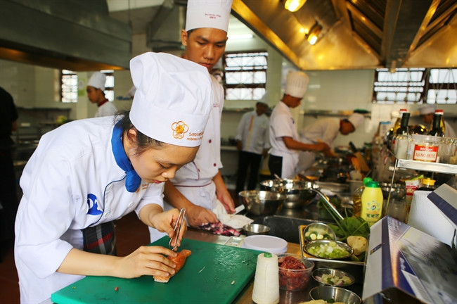 Les Etats membres de l'ASEAN doivent ratifier et construire des normes appropriées reconnues dans la communauté qui permettent à leurs travailleurs de chercher des emplois dans d'autres Etats membres. 