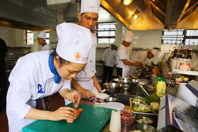 Les Etats membres de l'ASEAN doivent ratifier et construire des normes appropriées reconnues dans la communauté qui permettent à leurs travailleurs de chercher des emplois dans d'autres Etats membres. 