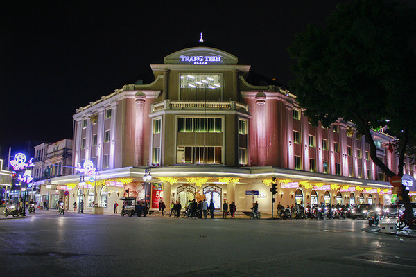 Le Centre commercial Tràng Tiên plaza (près du lac Hoàn Kiêm, au centre de la ville de Hanoi).
