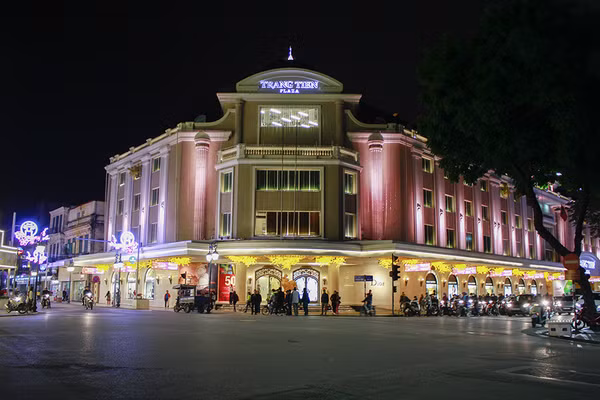 Le Centre commercial Tràng Tiên plaza (près du lac Hoàn Kiêm, au centre de la ville de Hanoi).