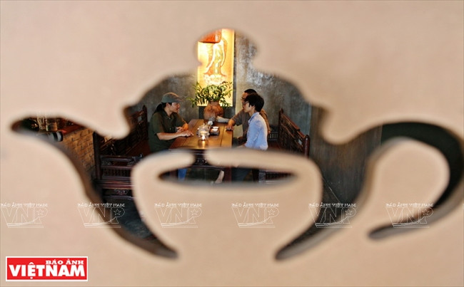 Les jours d’hiver, lorsque le vent froid souffle, un des plaisirs des Hanoïens est de déguster une tasse de thé. 