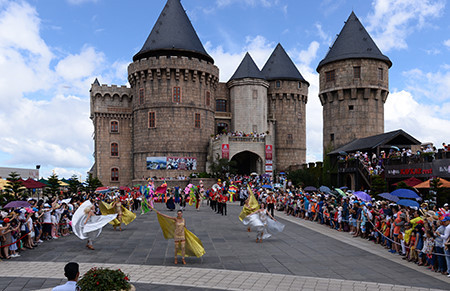 Tous les jours, se déroulent des carnavals à l’intention des touristes. 