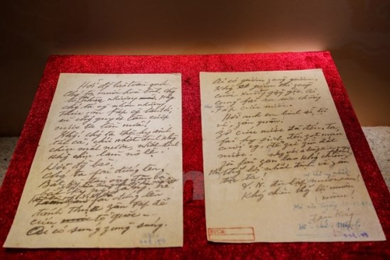 Le manuscrit de « Loi keu goi toan quoc khang chien » (Appel à la Résistance nationale) du président Ho Chi Minh.
