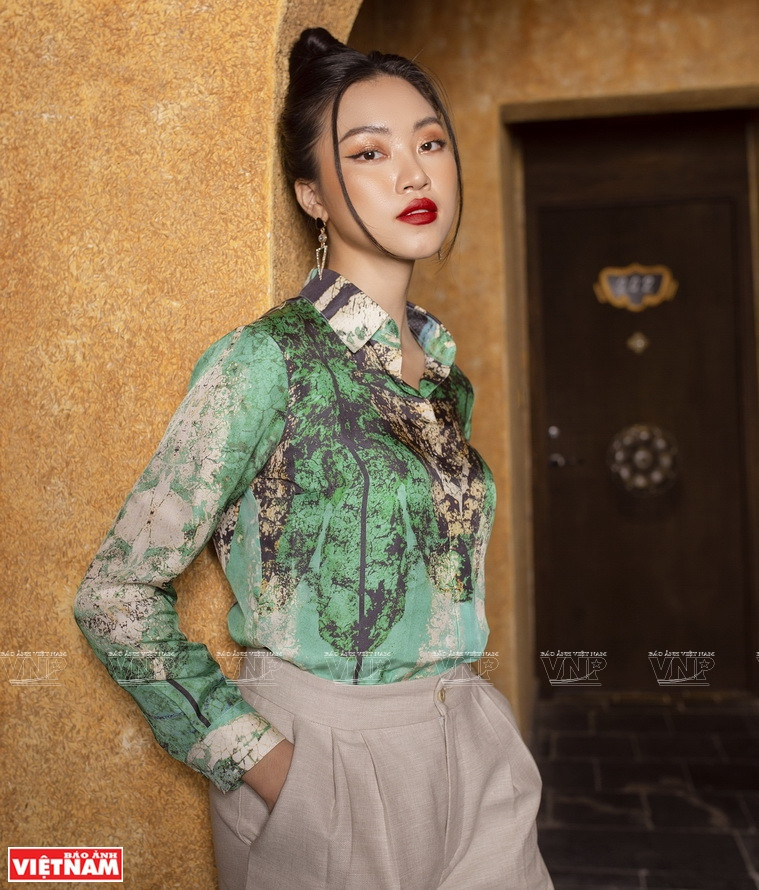 Un chemisier en soie de DeSilk. Photo: Vietnam Illustré