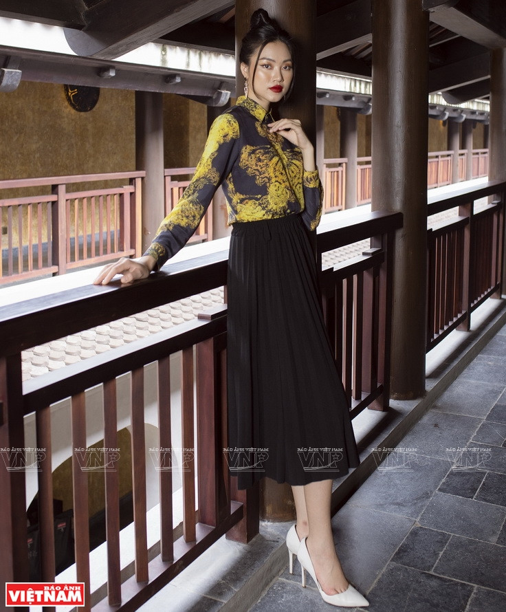 Un costume en soie de DeSilk. Photo: Vietnam Illustré