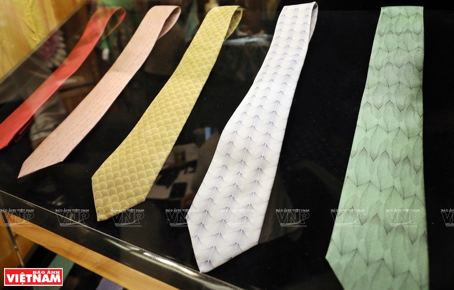 Des cravattes en soie de DeSilk. Photo: Vietnam Illustré