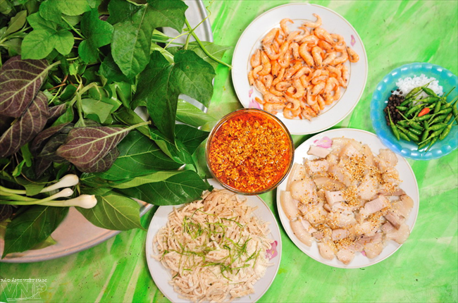  Plateau de salade pour 5 personnes. 