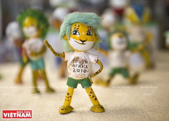 Nguyen Thanh Tham a également fabriqué d'autres objets en coquilles d'oeufs comme le léopard Zakumi - mascotte officielle pour la Coupe du monde de football de 2010